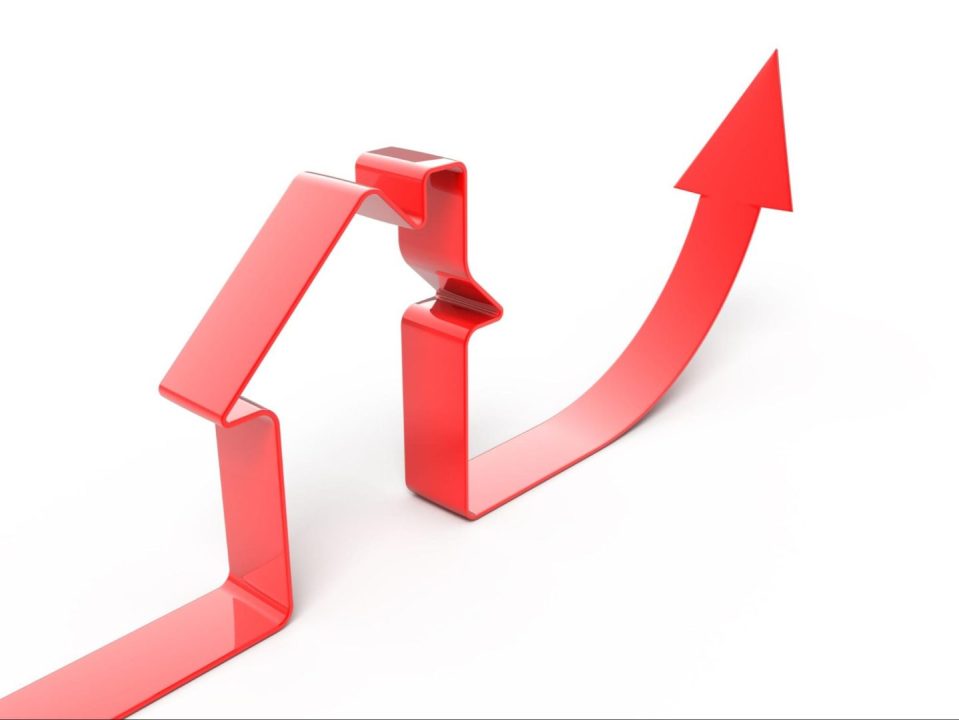 découvrez comment la hausse des catastrophes naturelles impacte les coûts des assurances et exerce une pression croissante sur la classe moyenne.