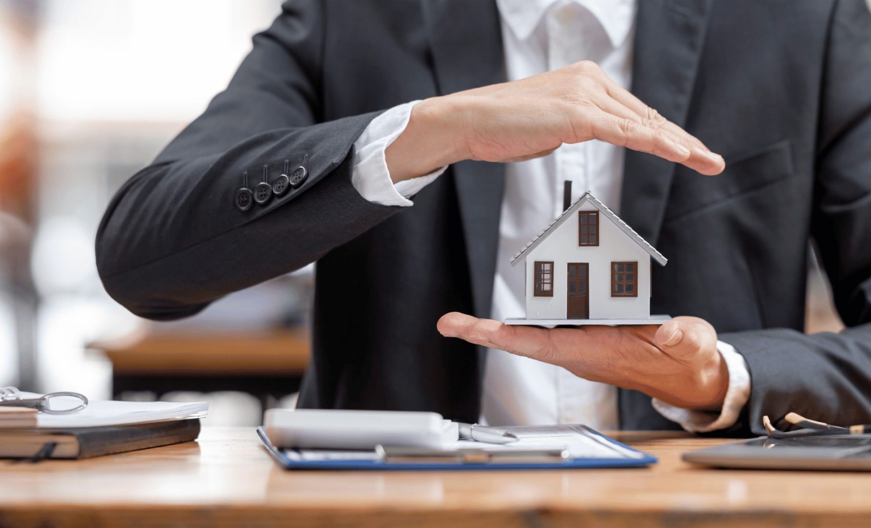 découvrez les raisons de la hausse des primes d’assurance habitation en zones à risque et comment protéger efficacement votre logement face aux risques naturels.