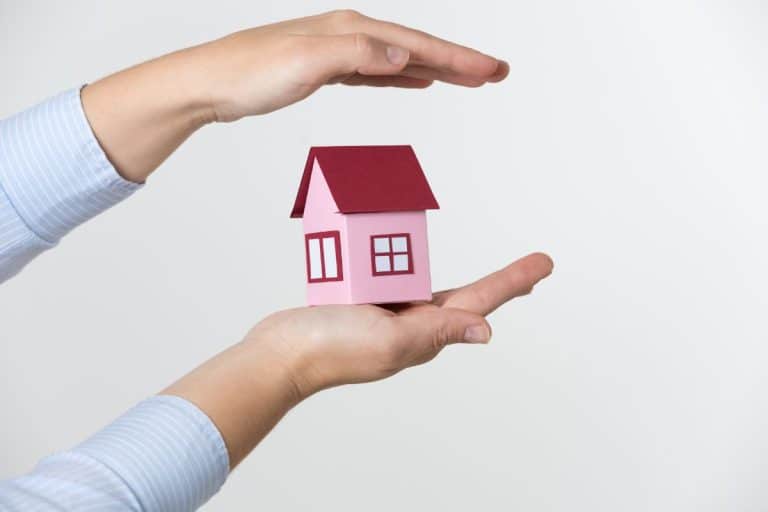 protégez votre domicile contre les aléas climatiques avec une assurance habitation adaptée, pour une sécurité optimale en toutes saisons.