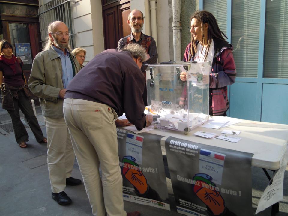 découvrez les conditions et les modalités du droit de vote du propriétaire dans sa commune de résidence, ainsi que les implications légales liées à ce droit.