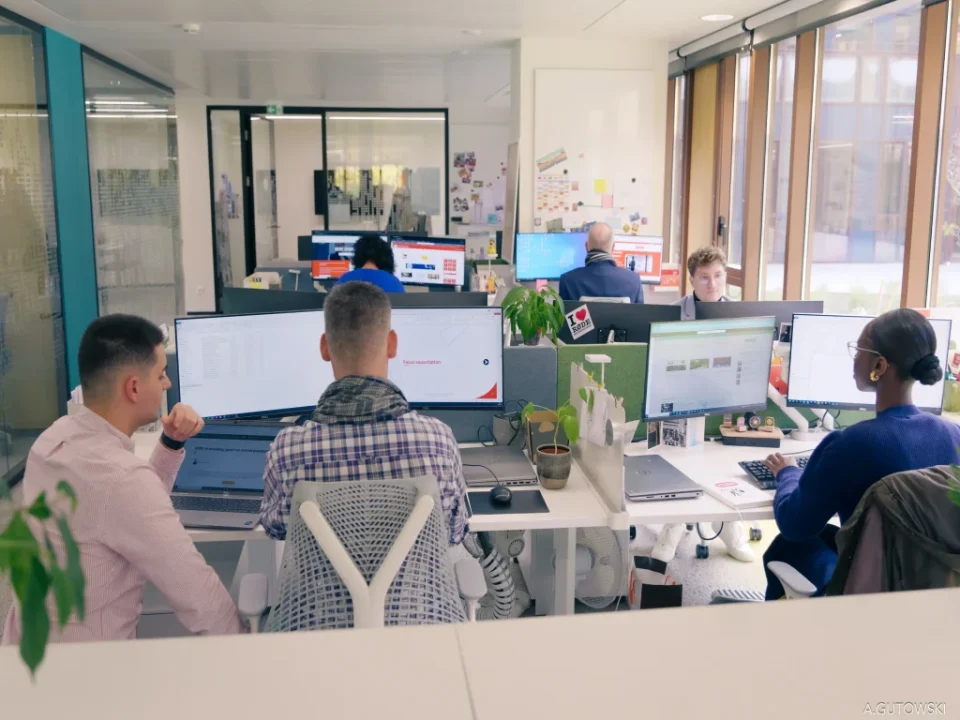 découvrez comment éviter les doublons financiers dans vos assurances et optimiser la gestion de vos contrats pour un meilleur contrôle de vos dépenses.