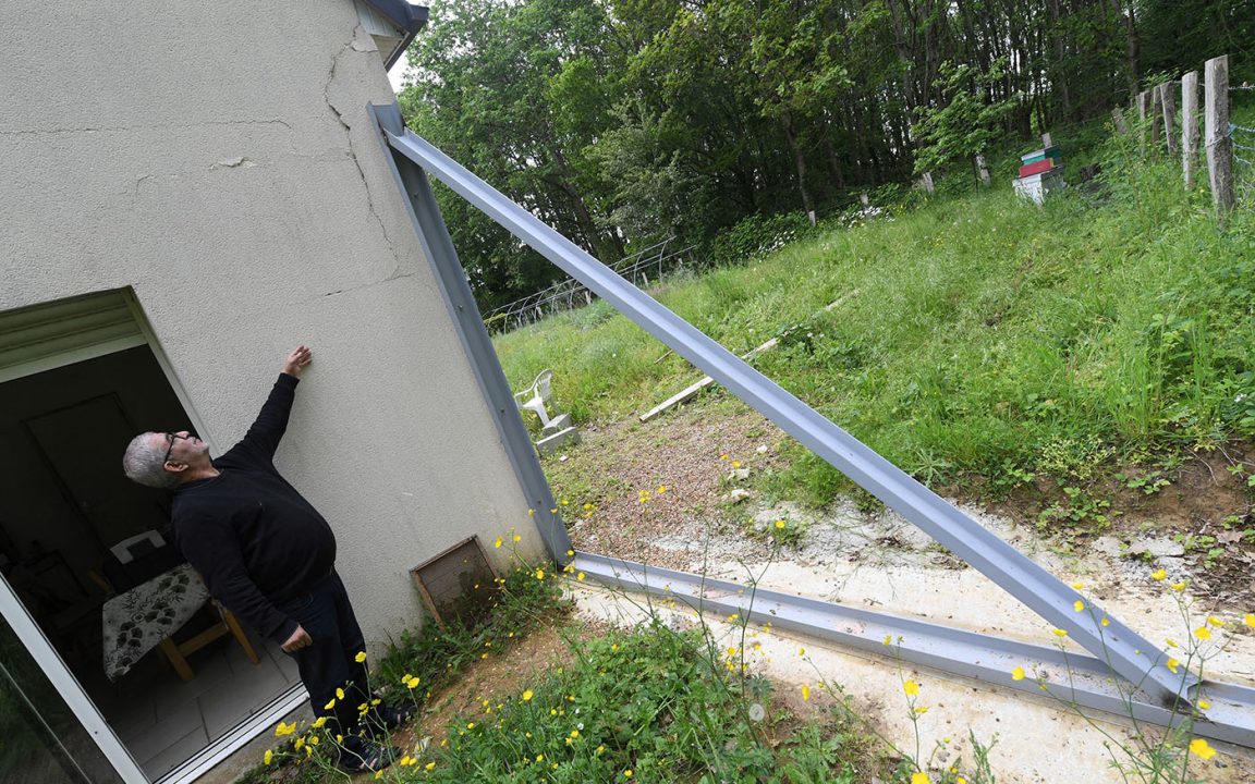 découvrez les risques liés aux maisons fissurées dans le puy-de-dôme, où 125 000 logements sont concernés. informez-vous sur les mesures de prévention et les solutions adaptées.