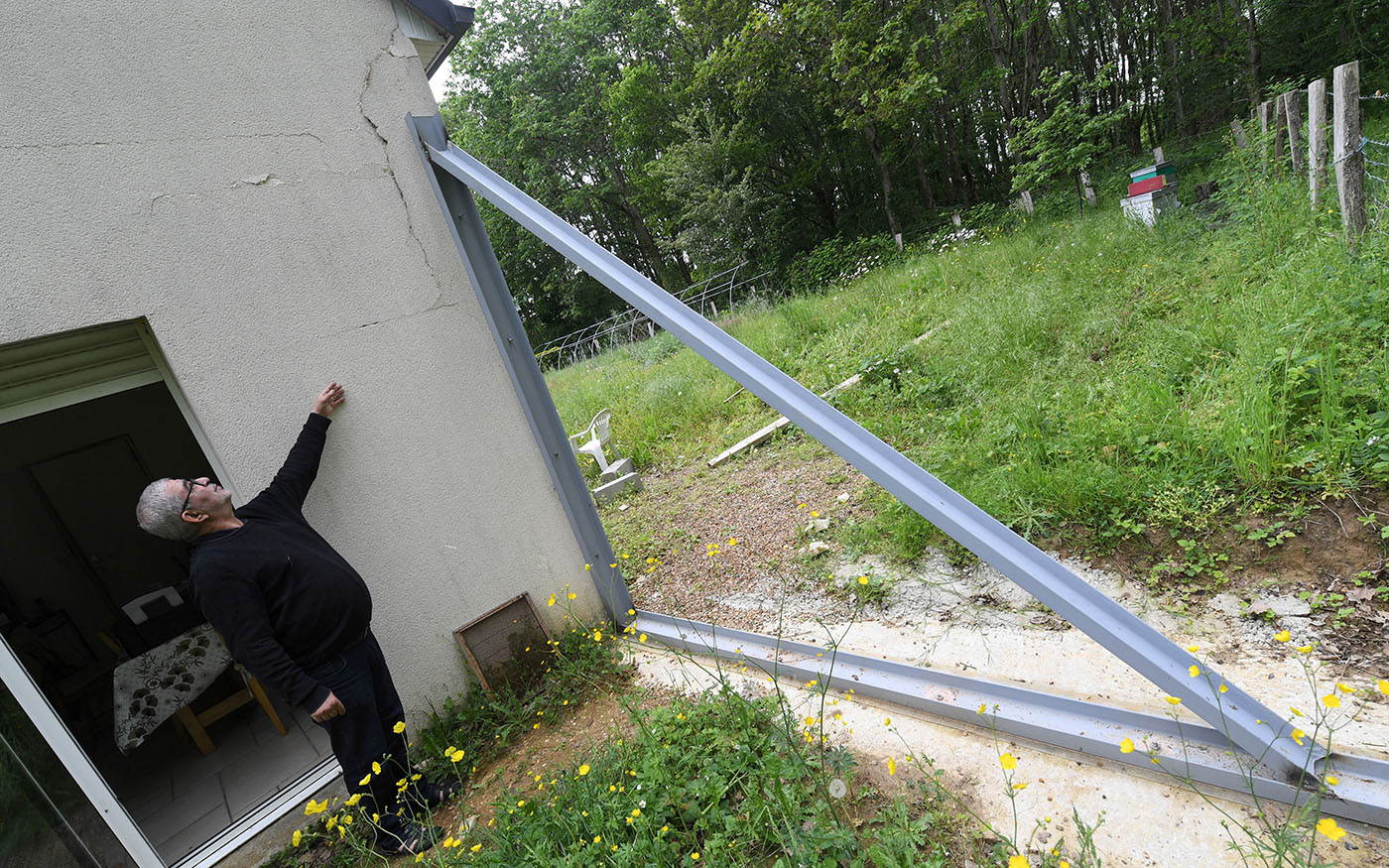 découvrez les risques liés aux maisons fissurées dans le puy-de-dôme, où 125 000 logements sont concernés. informez-vous sur les mesures de prévention et les solutions adaptées.