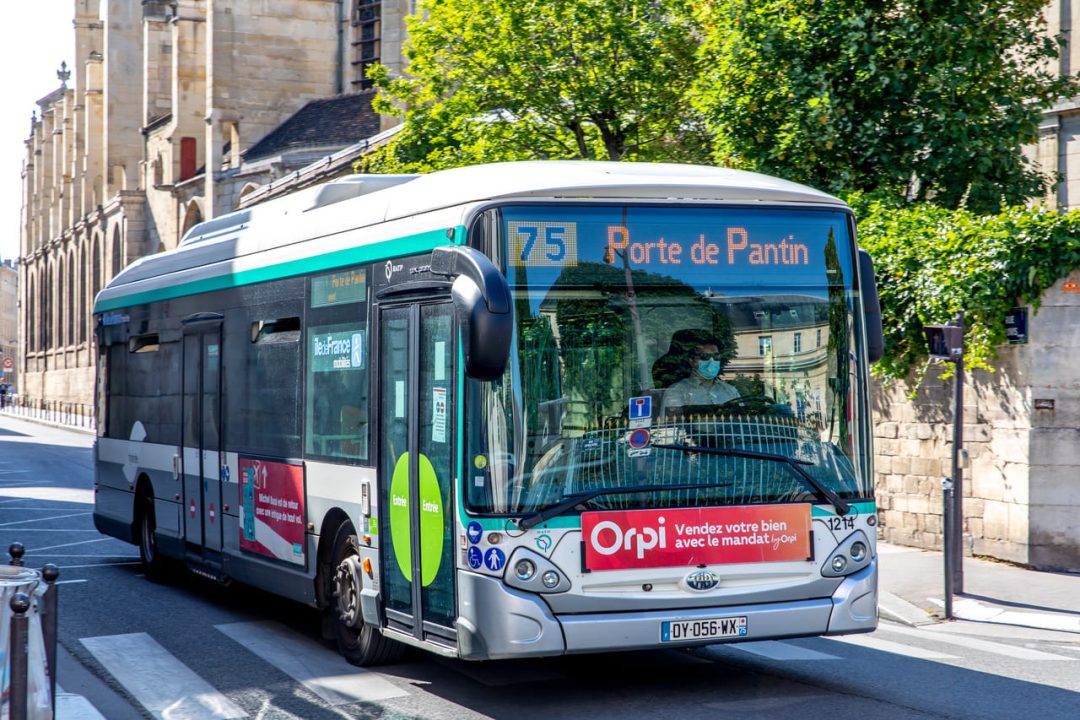 découvrez le salaire net de nadia, conductrice de bus à marseille, qui s'élève à 1 920 € par mois.